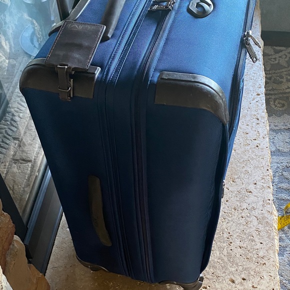 TUMI Short Trip Expandable Navy Spinner Luggage with Telescopic handle - Picture 6 of 15